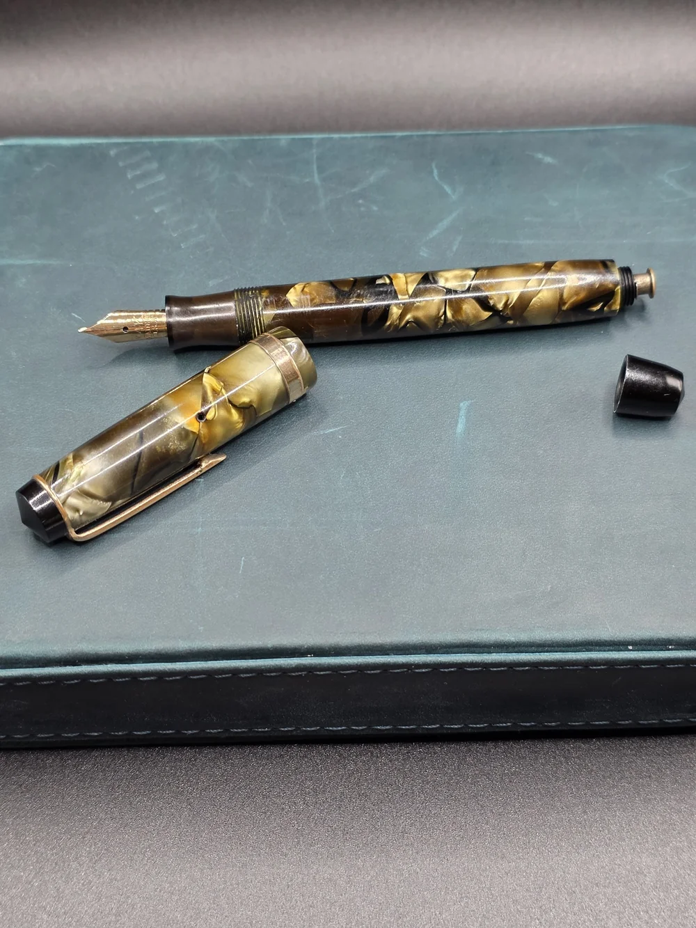 RESTORED! Parker Challenger 1937 - 14K Nib M. Emerald Green Marble Celluloid.